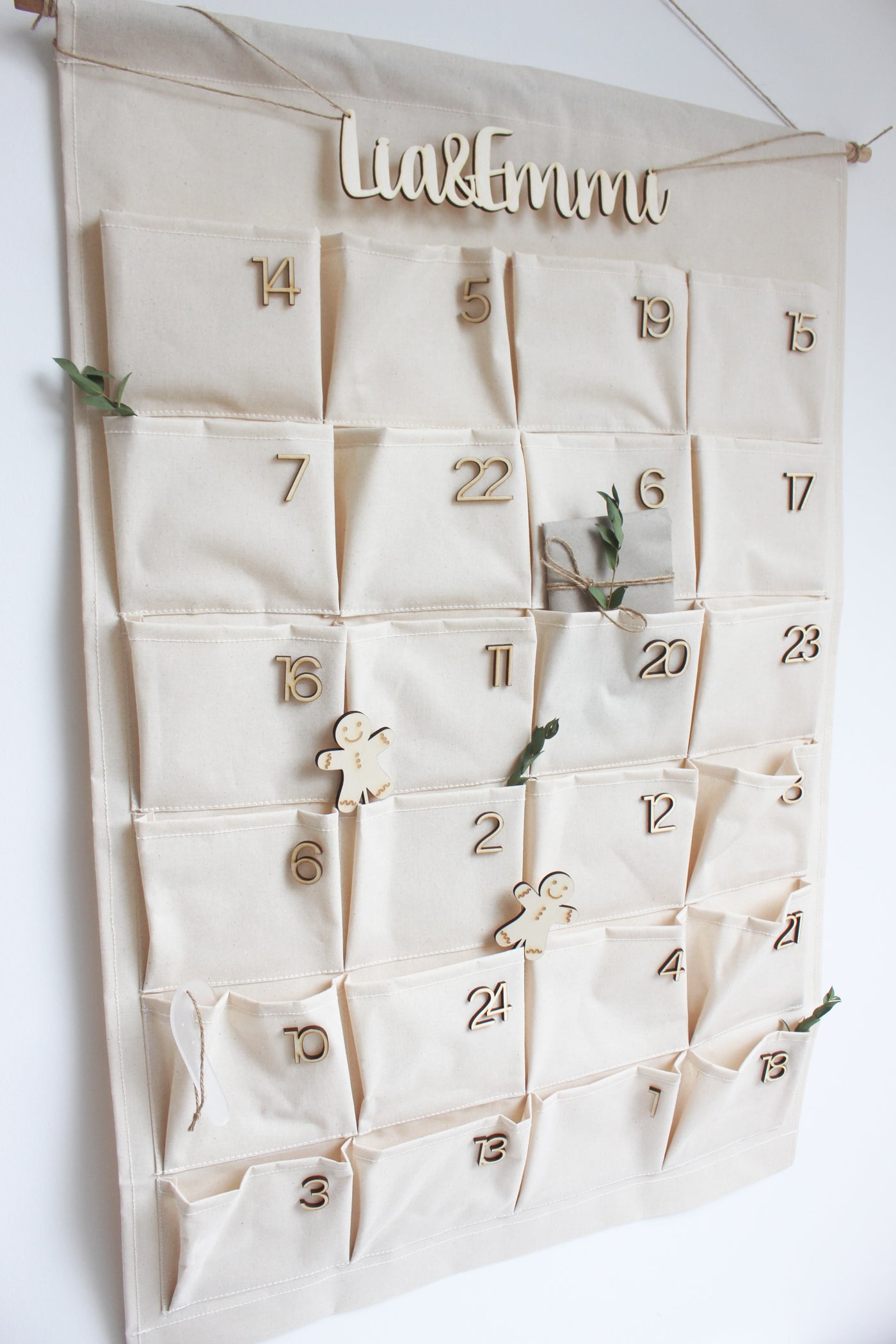 Stoffadventskalender mit Holzschriftzug