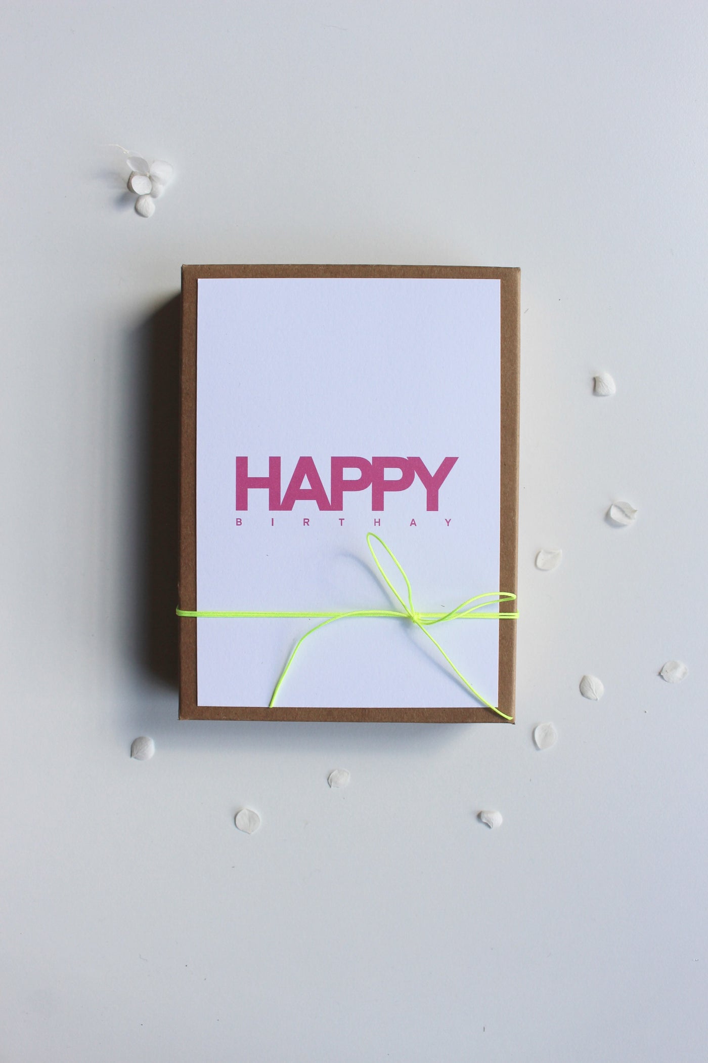 Neon Geschenkverpackung zum Geburtstag "happy birthday"