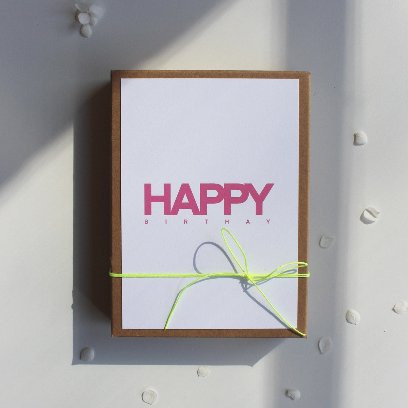 Neon Geschenkverpackung zum Geburtstag "happy birthday"