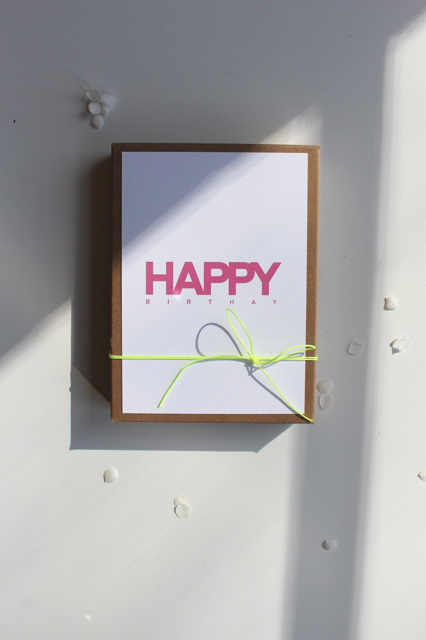 Neon Geschenkverpackung zum Geburtstag "happy birthday"